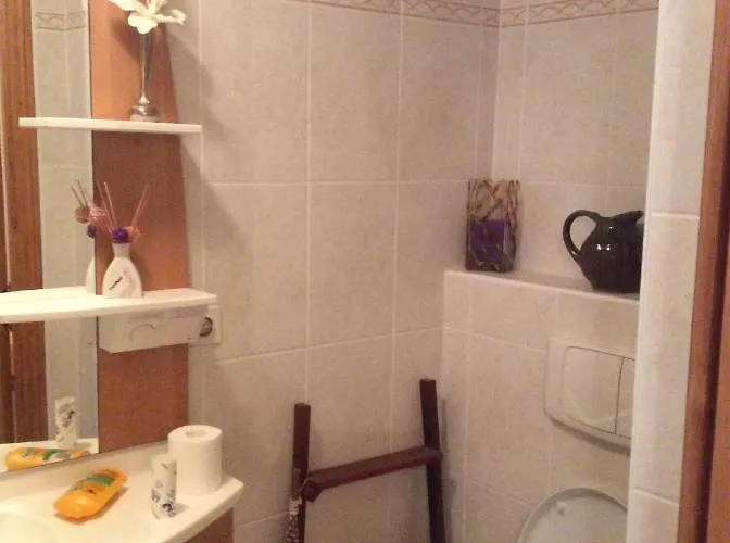 Independante + Sanitaire Pres Centre ゲストハウス 3*